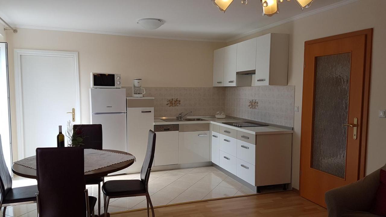 Apartmani Diva Malinska Exterior photo