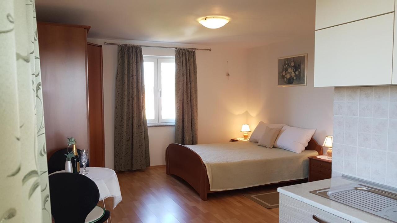 Apartmani Diva Malinska Exterior photo