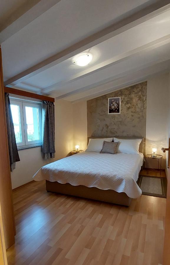 Apartmani Diva Malinska Exterior photo